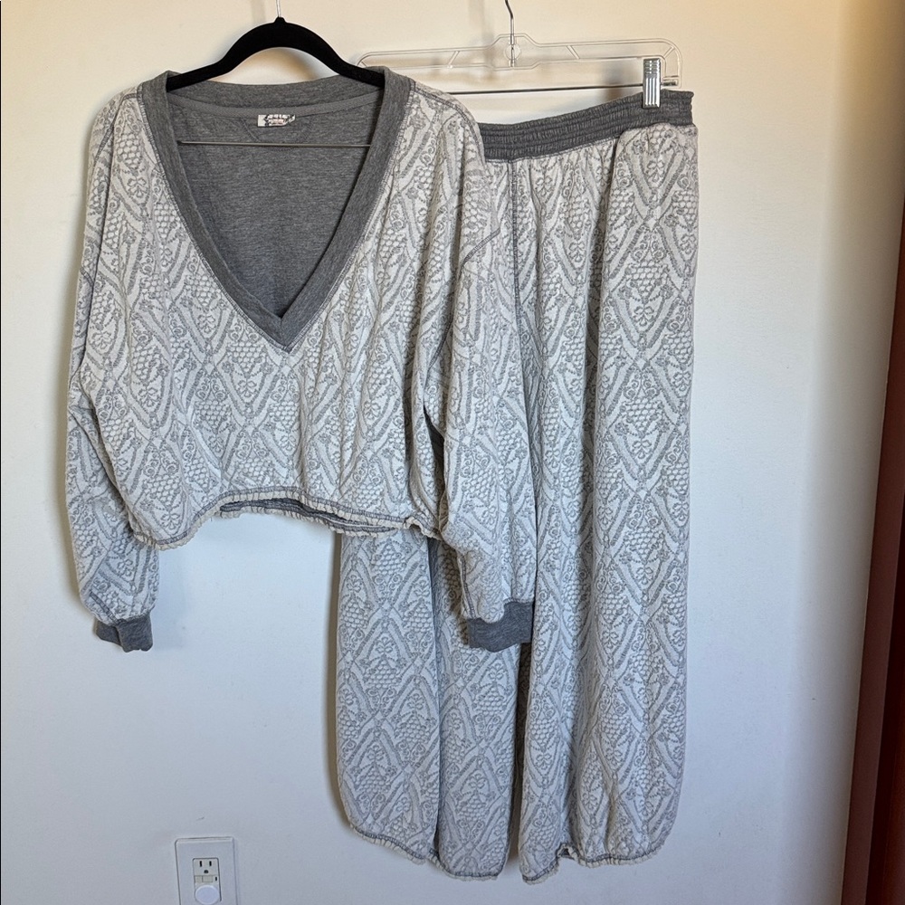 Free People Fingers Crossed Lounge Pants and Pullover never worn excellent cond - Picture 6 of 6